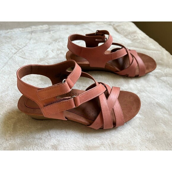 NEW Cobb Hill Helin Dusty Rose Strappy Leather Wedge Sandal, Size 8 - Picture 2 of 7